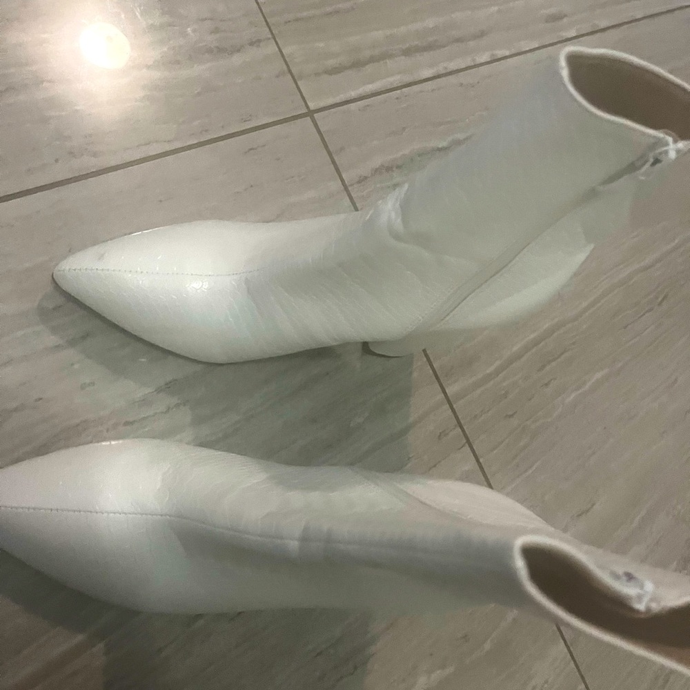 White detailed boots